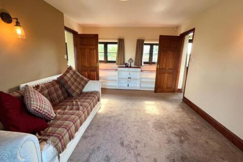 SITTING ROOM..jpg