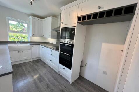 KITCHEN..jpg