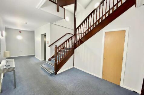 COMMUNAL ENTRANCE HALL