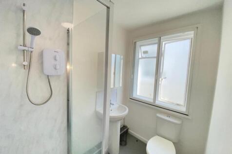 Bathroom..jpg