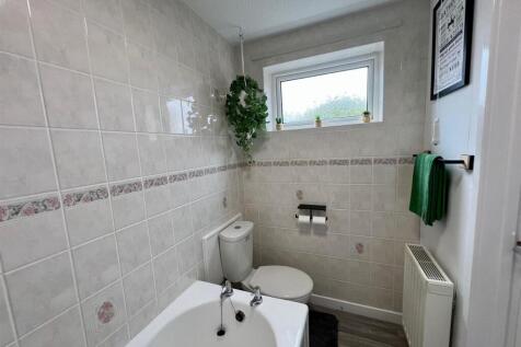 Bathroom (2).jpg
