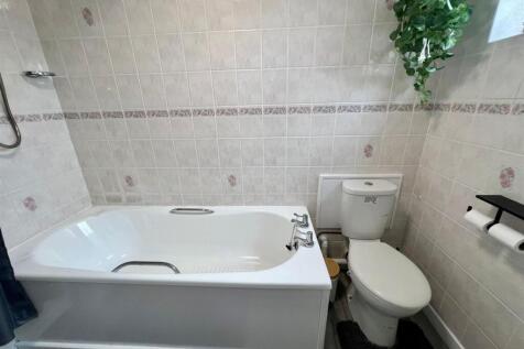 Bathroom (3).jpg