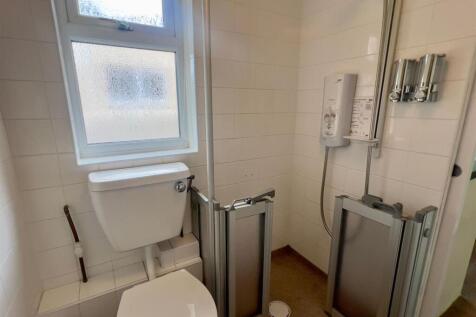 DOWNSTAIRS BATHROOM..jpg