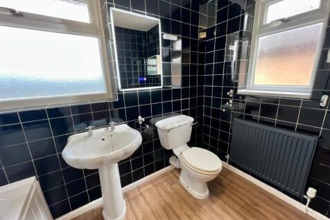 BATHROOM..jpg