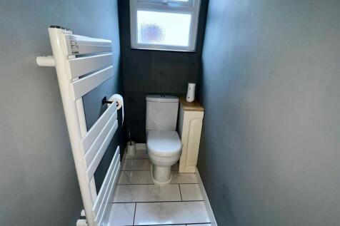 DOWNSTAIRS WC.jpg