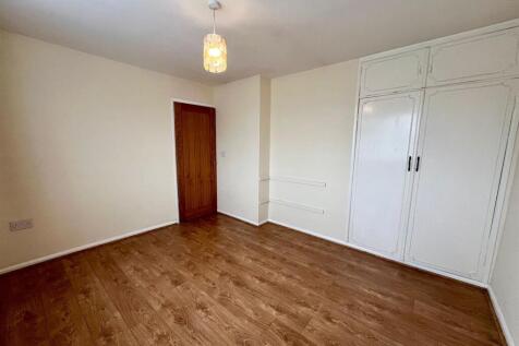 SECOND BEDROOM.jpg