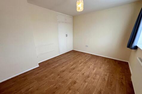 SECOND BEDROOM..jpg
