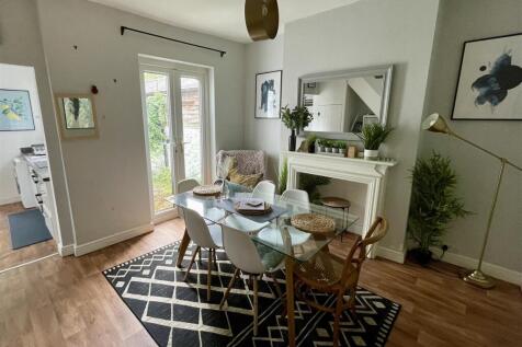 DINING ROOM -.jpg
