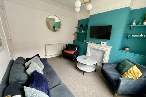 LIVING ROOM-.jpg