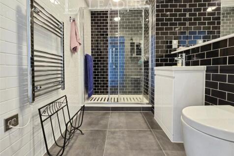 Shower En-Suite