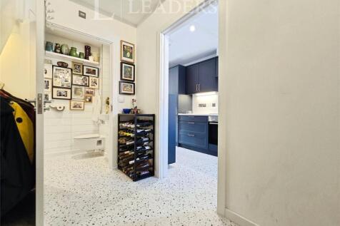 Cloarkroom/Utility