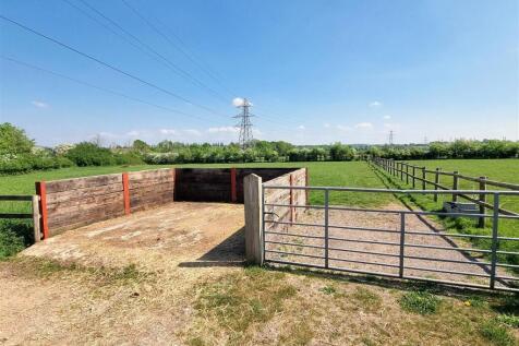 Stables at Rowde - Manure.jpg