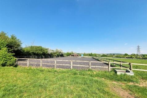 Stables at Rowde - Menage.jpg