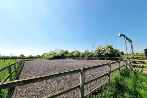Stables at Rowde - Menage1.jpg