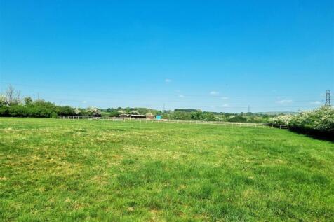 Stables at Rowde - Paddock1.jpg