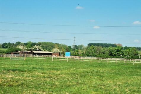 Stables at Rowde - Paddock2.jpg
