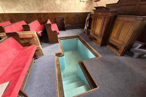 Bradenstoke - Chapel Font.jpg