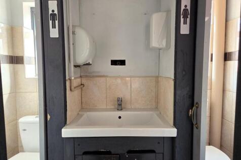 29 Havelock Street - Bathroom.jpg