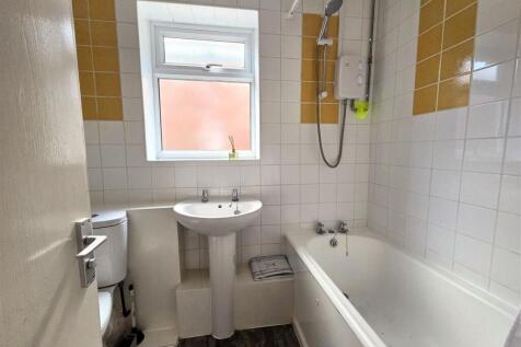 29 Havelock Street - Bathroom1.jpg