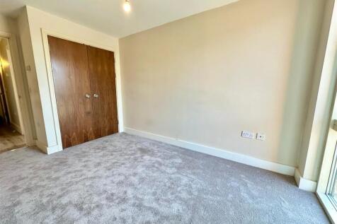 Bedroom 2.JPG