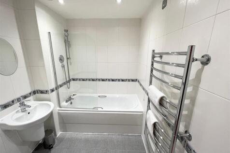 bathroom 2.jpeg