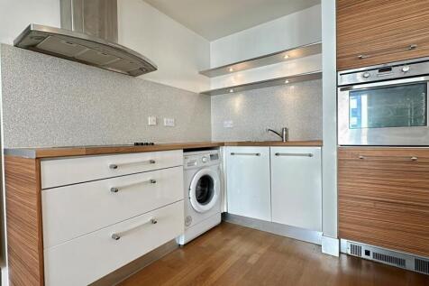 Kitchen 2.jpg