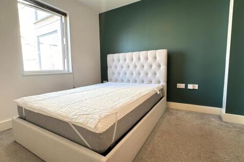 Bedroom 1.jpg