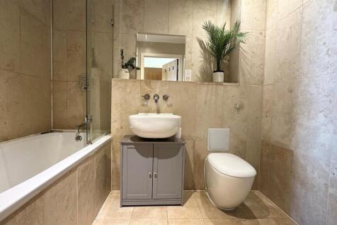 Bathroom 2.jpg