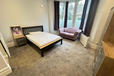 Bedroom 1.jpg