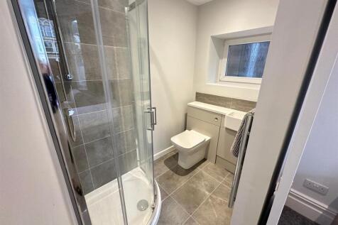 Bathroom 1.jpg