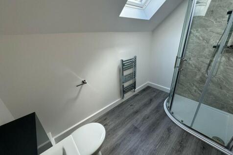 En suite Bedroom ...