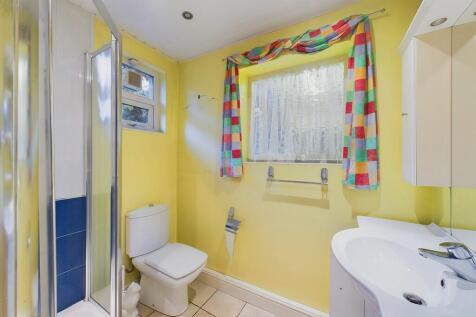 Downstairs Shower...
