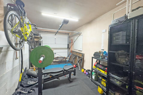 Garage/ Gym