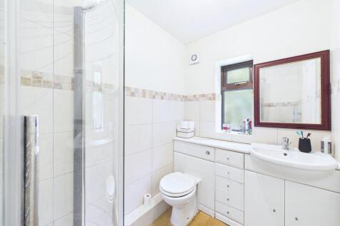 Ensuite to Bed 6