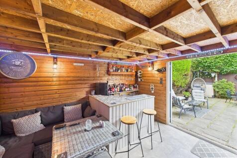 Outdoor Bar and P...