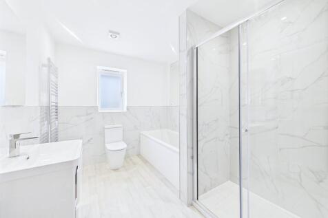 Ensuite to Bed 1