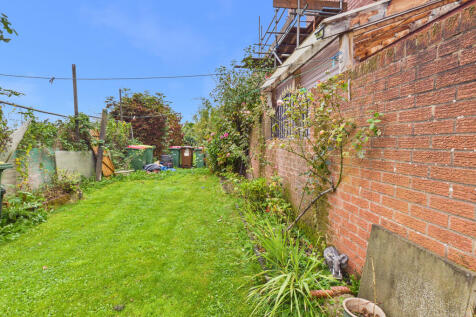 Shared Lawn Area