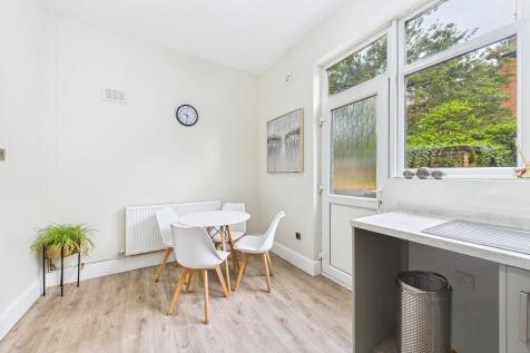 Kitchen/ Dining R...