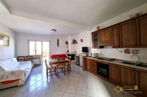 kitchen/living room