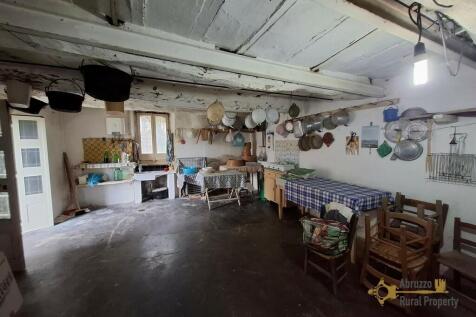 Basement&#39;s kitchen