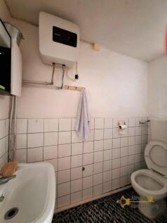 En suite toilet