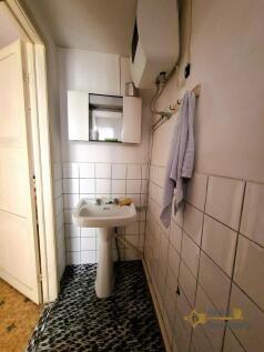 En suite toilet