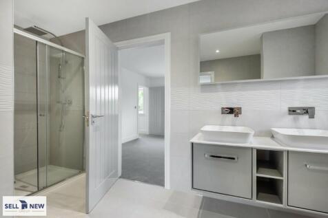 Jack &amp; Jill ensuite 