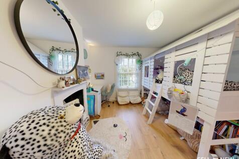Guest bedroom 