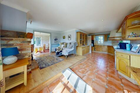 Kitchen/family room