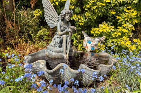 Garden features 