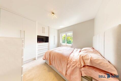 Guest bedroom 