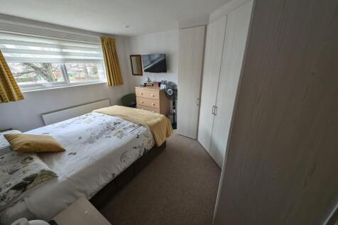 bed 1.jpg