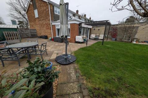 corner side garden.jpg