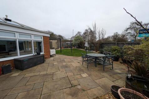 garden patio.jpg
